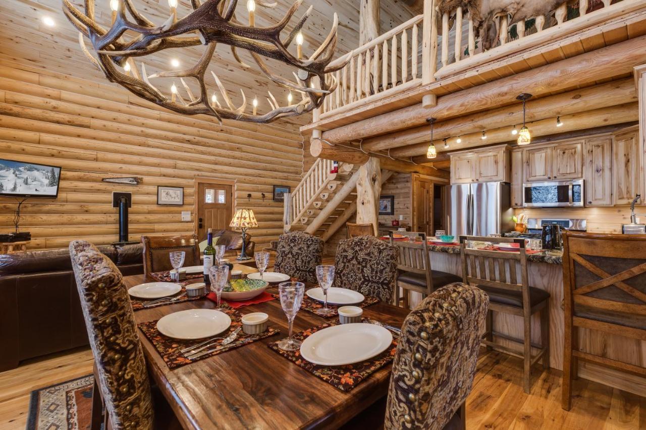 Lumberjack Lodge By Kabino Hot Tub Fire Pit Satellite Wifi Grill Large Porch Island Park Kültér fotó