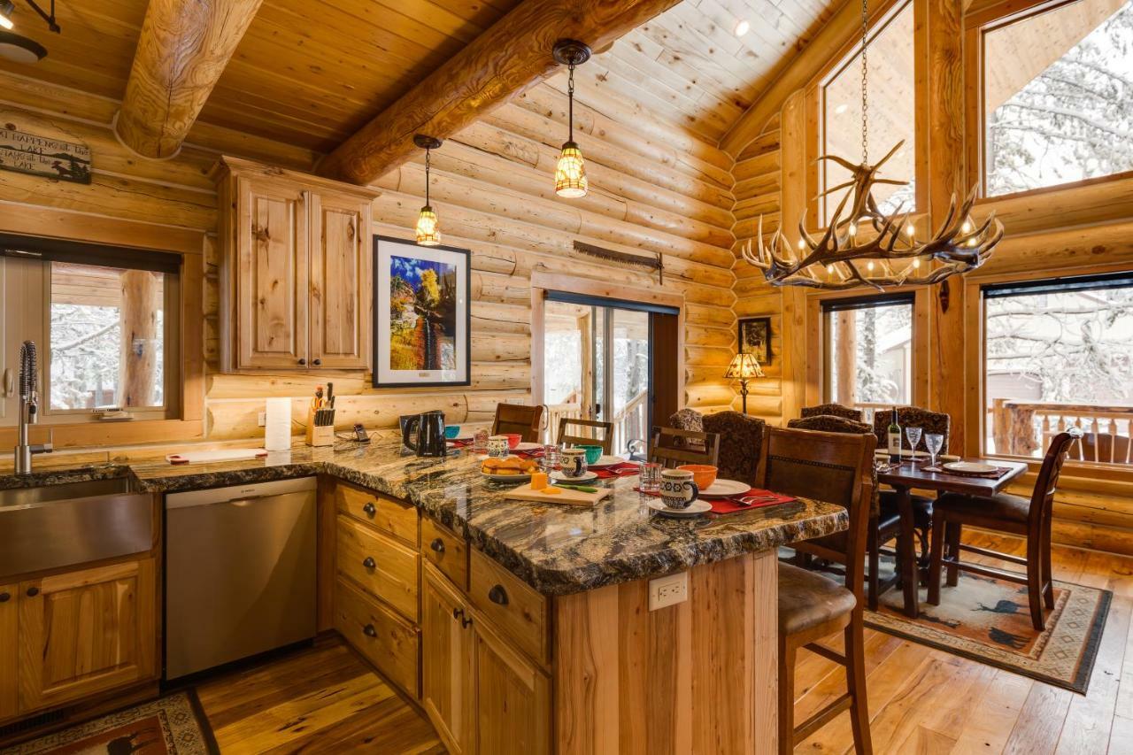 Lumberjack Lodge By Kabino Hot Tub Fire Pit Satellite Wifi Grill Large Porch Island Park Kültér fotó